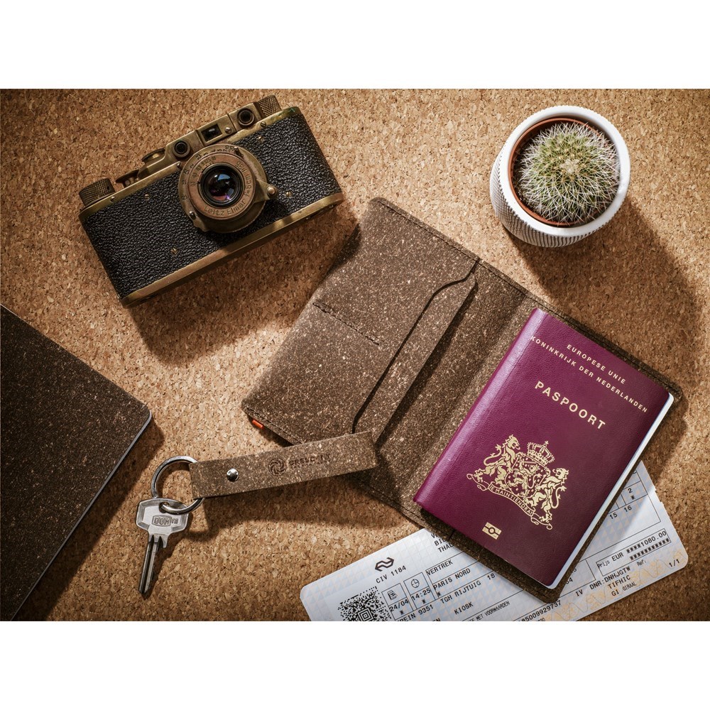 Recycled Leather Passport Holder paspoorthoesje